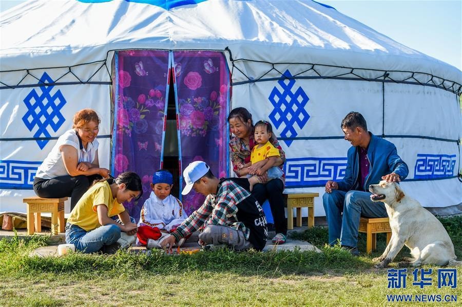 (特別的暑期生活·圖片故事)(4)草原女孩錫林花的暑期“歡樂時(shí)光”