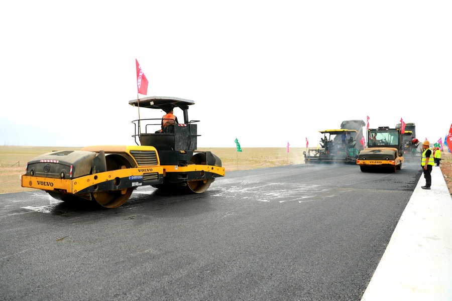 以?xún)?yōu)質(zhì)工程獻(xiàn)禮建黨百年:二廣高速二連至賽漢段主線右幅有望7月份通車(chē)