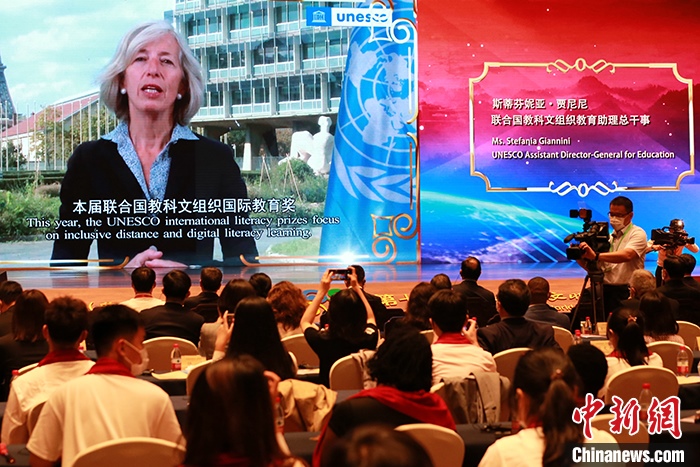聯(lián)合國(guó)教科文組織教育助理總干事斯蒂芬妮亞·賈尼尼通過(guò)視頻致辭。 <a target='_blank' href='http://www.chinanews.com/'>中新社</a>記者 梁犇 攝