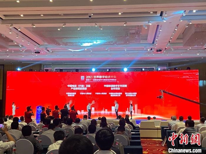 簽約現(xiàn)場(chǎng)。　林波 攝