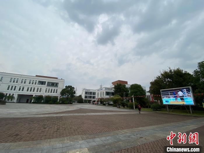 寧波市第二少年兒童業(yè)余體育學校?！×植?攝