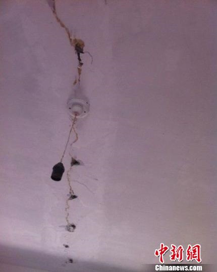 資料圖：房頂開裂。