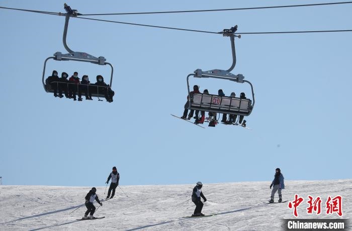 圖為滑雪場現(xiàn)場。　許婷 攝