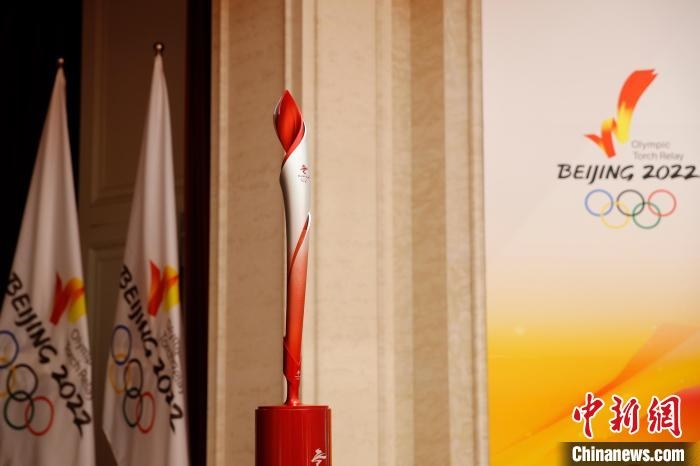 展示的北京冬奧會火炬?！〗x 攝