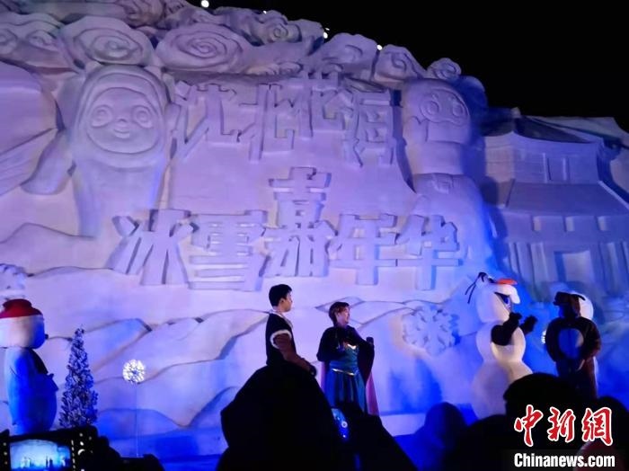 活動(dòng)現(xiàn)場(chǎng)表演的《冰雪奇緣》很受歡迎?！≮w桂華 攝