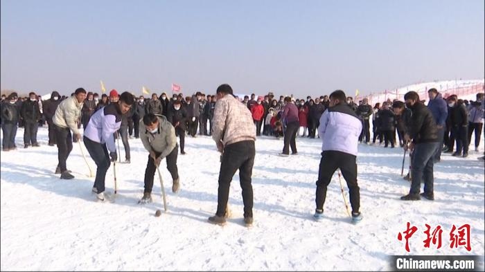 帕普孜球場，激烈角逐?！“统h融媒體中心供圖