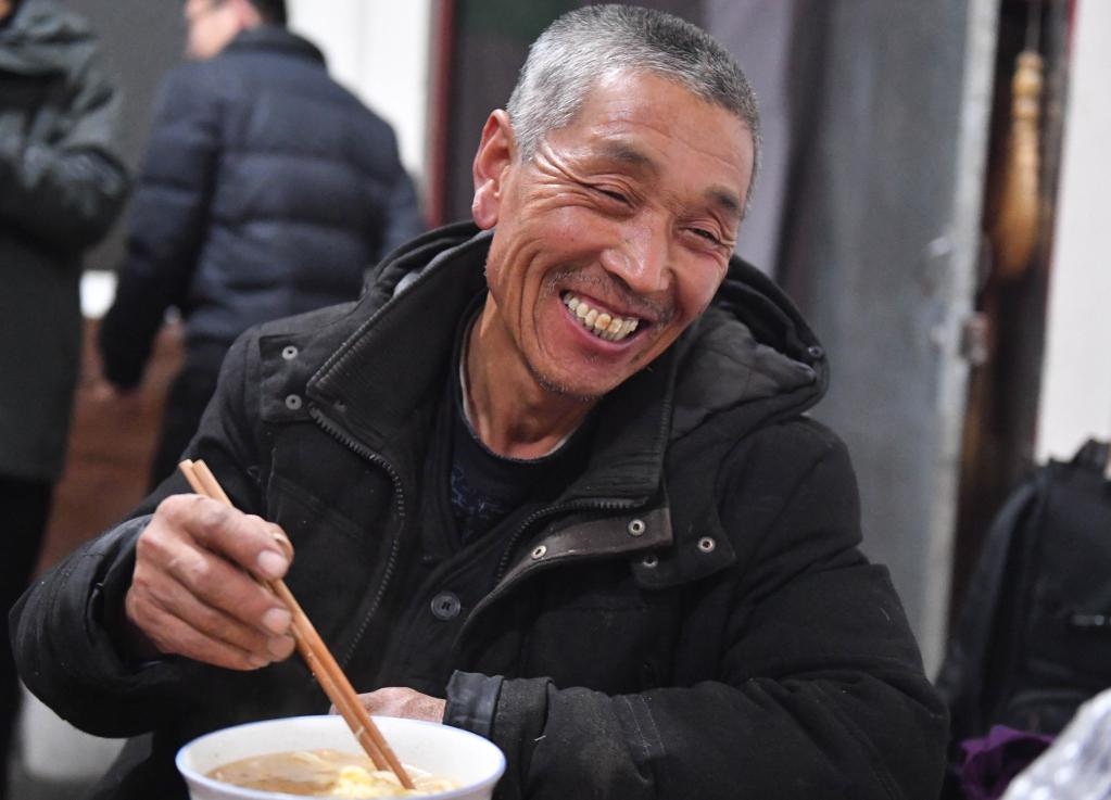 1月26日，山西省汾西縣段村村民蔡文明談起見到總書記的心情，激動又開心。新華社記者 柴婷 攝