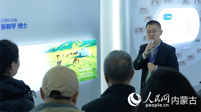 科拓生物工作人員講解乳酸菌產(chǎn)業(yè)的科技創(chuàng)新與產(chǎn)業(yè)發(fā)展。