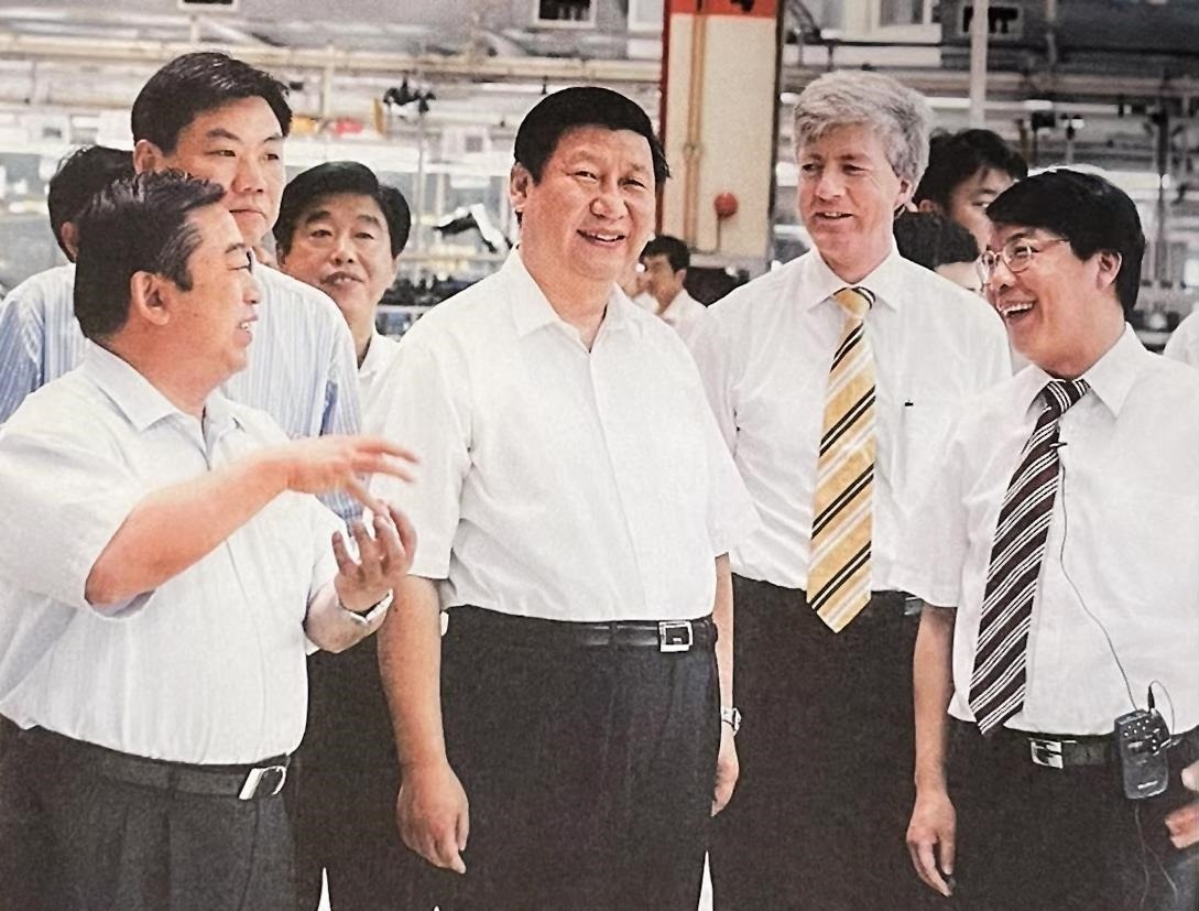 2007年7月，習(xí)近平調(diào)研上海大眾汽車有限公司。