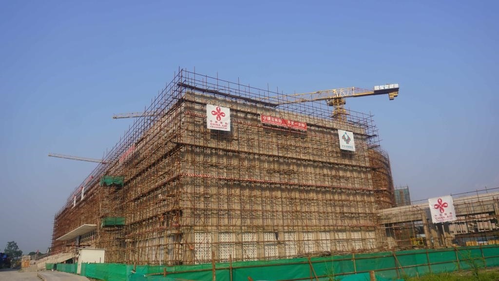 這是2023年5月23日在剛果（金）首都金沙薩拍攝的由中國援建的中部非洲文化藝術(shù)中心項目施工現(xiàn)場。