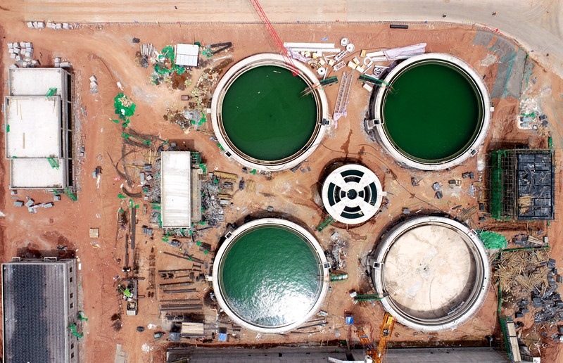 污水處理廠及水資源再生利用項目沉淀池。受訪者供圖