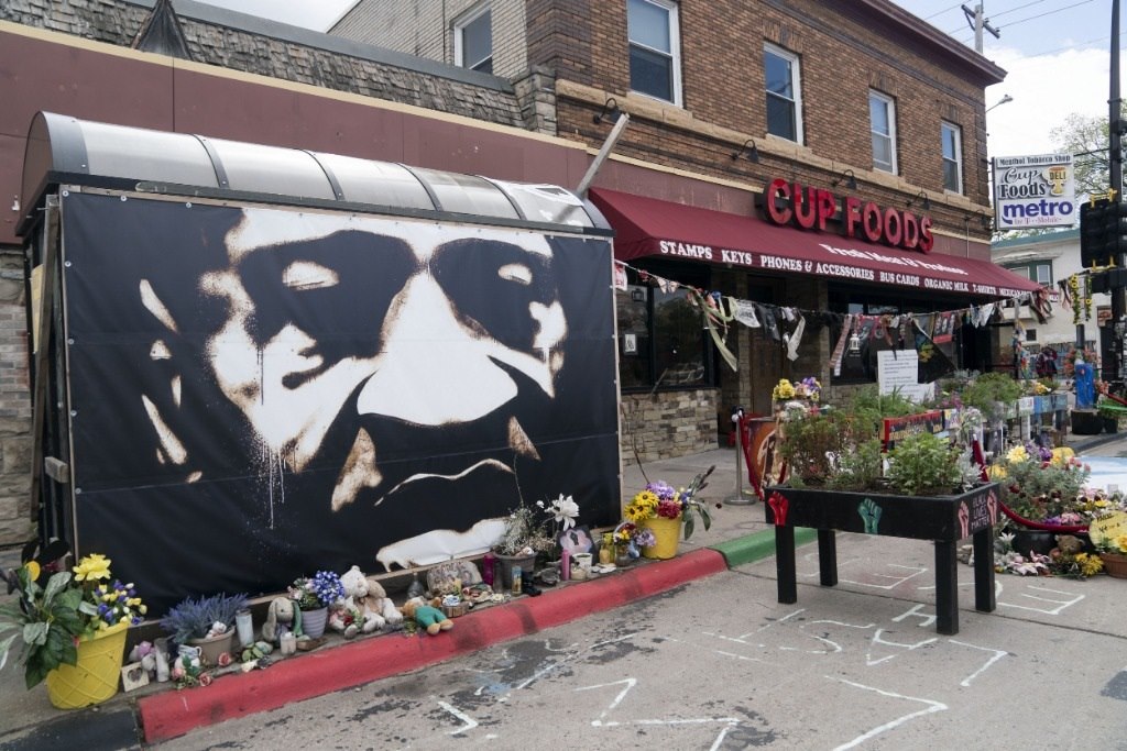 這是2022年5月22日在美國明尼蘇達州明尼阿波利斯市拍攝的弗洛伊德廣場。新華社記者劉杰攝