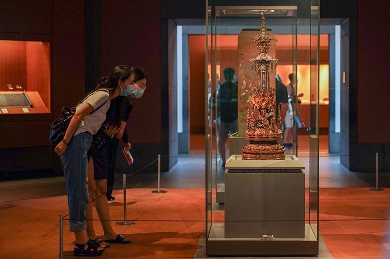 2020年7月24日，觀眾在蘇州博物館內(nèi)參觀。