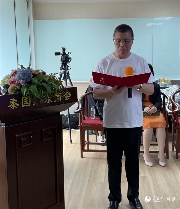 泰國浙江商會會長祁曉云受泰國華僑華人和駐泰各級商會機(jī)構(gòu)委托發(fā)出倡議，華僑華人群體將積極助力亞運(yùn)會舉行。人民網(wǎng)記者 劉慧攝