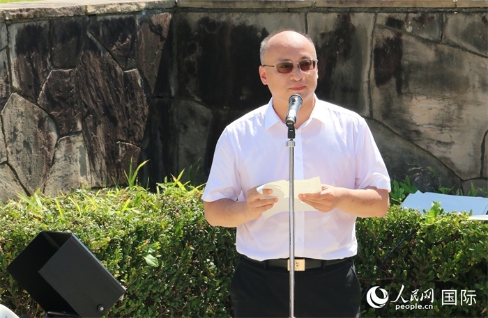 昆明市副市長安恩法在紀(jì)念儀式上致辭。人民網(wǎng) 許可攝