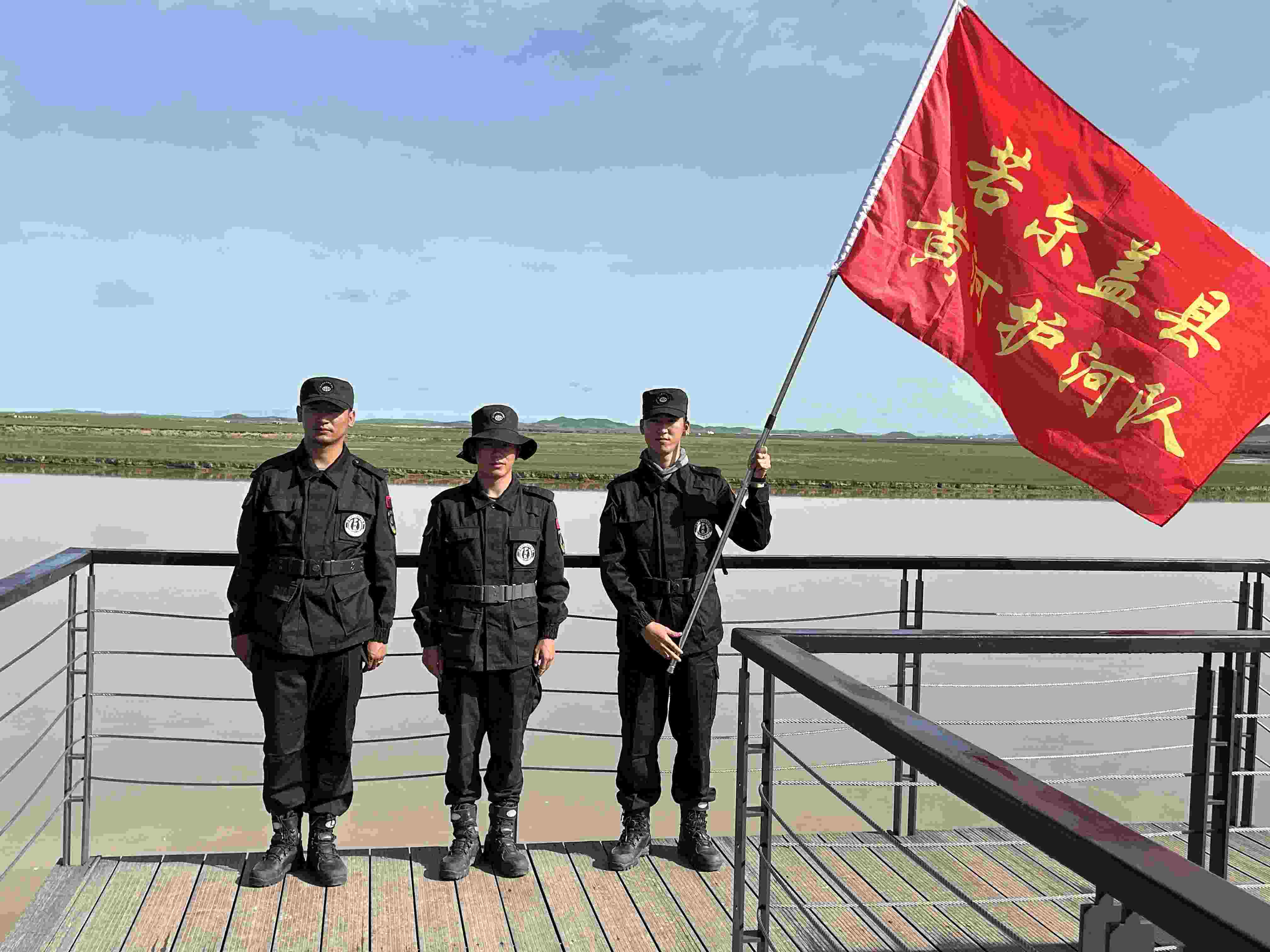 若爾蓋縣黃河護河隊。人民網(wǎng) 周靜圓攝