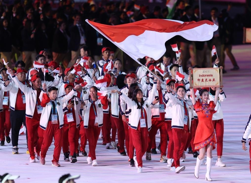 7月28日，印度尼西亞大學(xué)生體育代表團(tuán)在開(kāi)幕式上入場(chǎng)。新華社記者張麗蕓攝