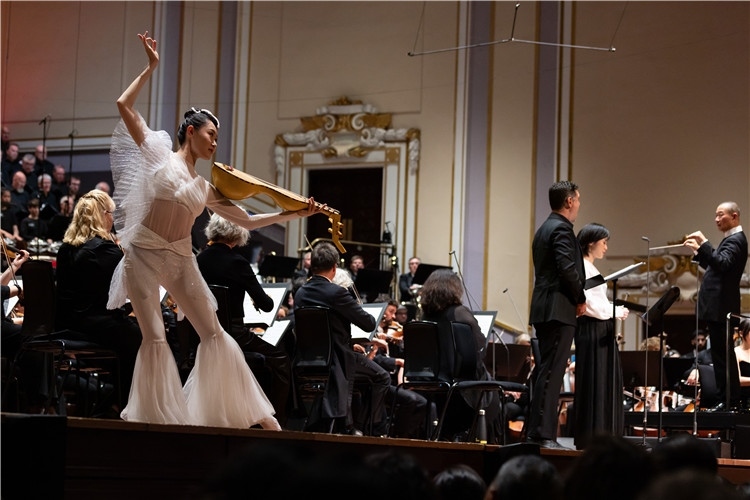 圖8月5日，2023愛丁堡國際藝術(shù)節(jié)開幕式音樂會《慈悲頌》的演出現(xiàn)場。藝術(shù)節(jié)組委會供圖