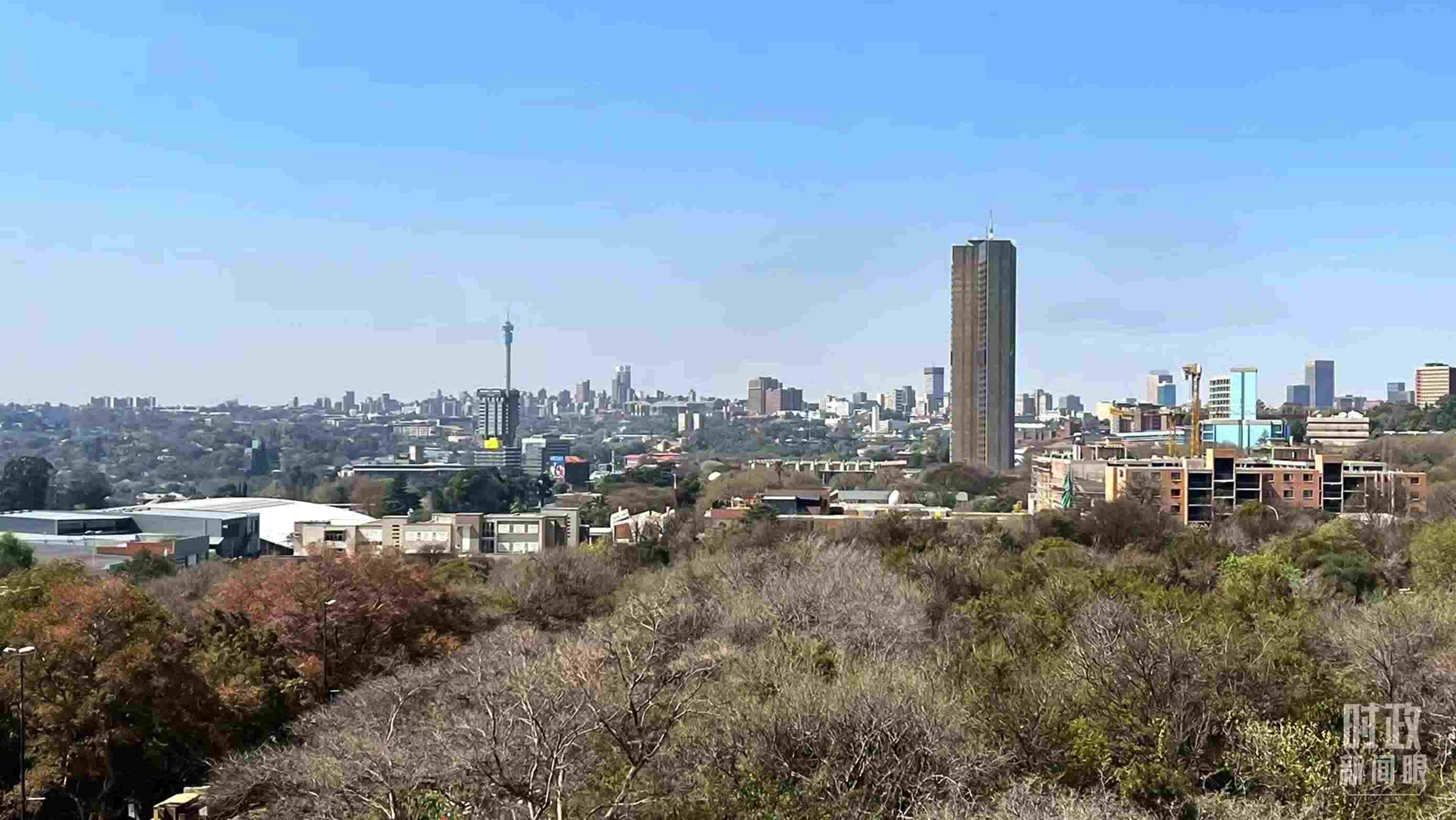 △約翰內(nèi)斯堡城市天際線。（總臺記者馬培敏拍攝）