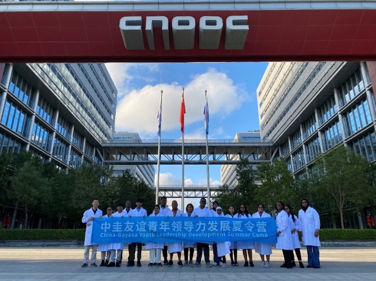 代表團(tuán)參觀未來科技城。中海油圭亞那有限公司供圖