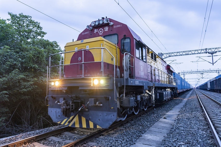 首趟中歐班列（成都）冷鏈專列到達(dá)成都國(guó)際鐵路港。青白江區(qū)委宣傳部供圖