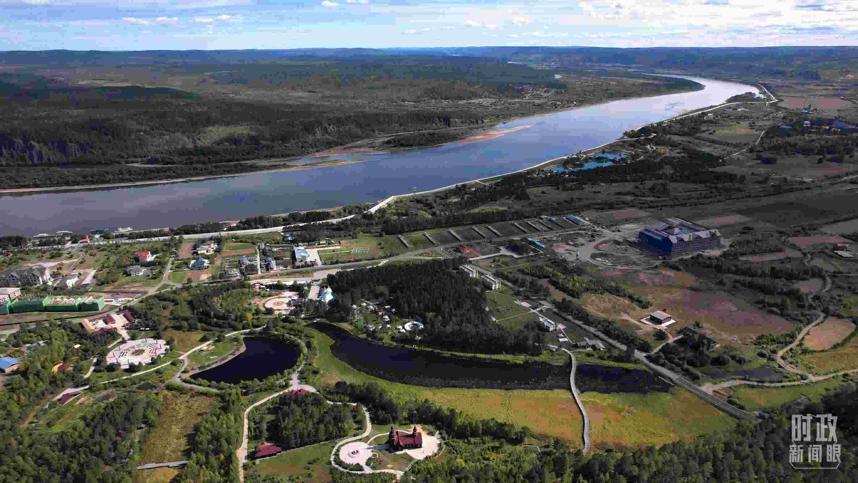△北極村北邊是中俄界江黑龍江。（總臺國廣記者李晉拍攝）