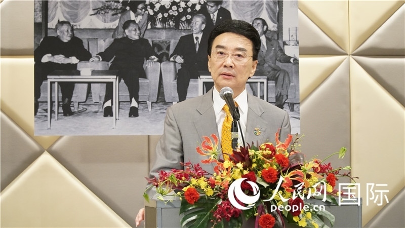 在日中國企業(yè)協(xié)會會長王家馴致祝酒詞。人民網(wǎng) 蔣曉辰攝