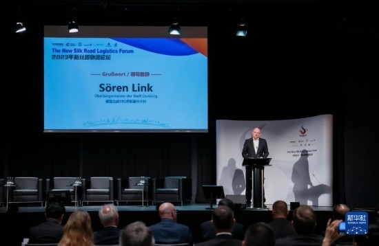 9月21日，在德國(guó)杜伊斯堡，杜伊斯堡市市長(zhǎng)澤倫·林克出席2023新絲路物流論壇并致辭。新華社記者 張帆 攝