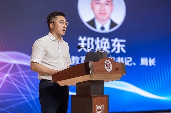 溫州市教育局黨委書記、局長鄭煥東講話。溫州市教育局供圖