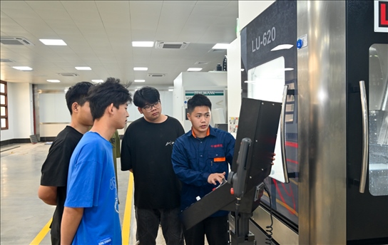 學生們正在實操學習。受訪單位供圖