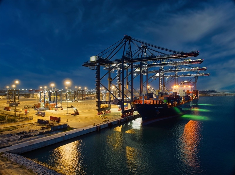 萊基港實(shí)行7×24小時(shí)裝卸作業(yè)機(jī)制。受訪者供圖