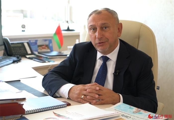 中白工業(yè)園管委會(huì)主任亞歷山大·亞羅申科接受人民網(wǎng)記者采訪。人民網(wǎng) 皇甫萬(wàn)里攝