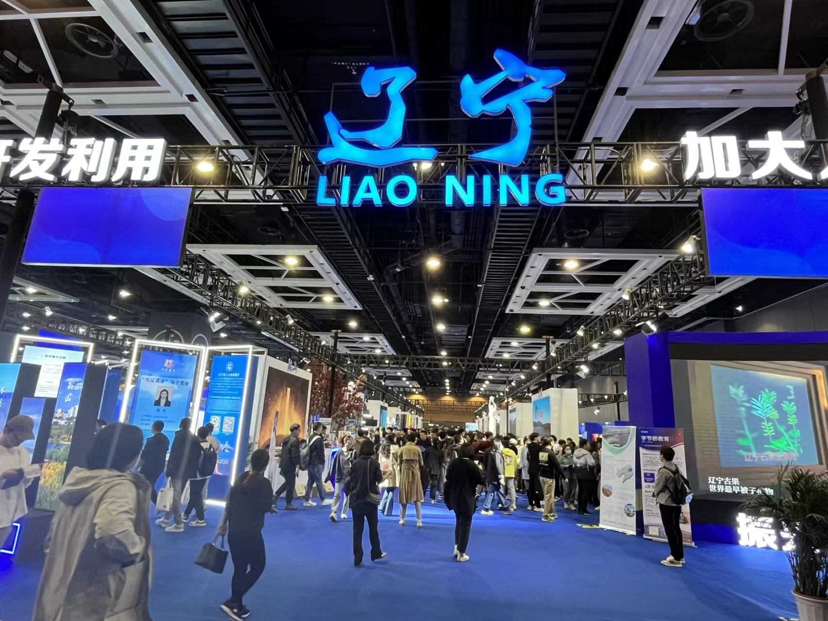 2023東北亞（沈陽）人才交流大會(huì)吸引眾多求職者。