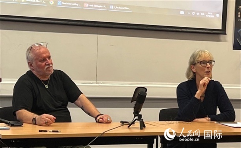 翻譯家韓斌、普華杰與師生交流 攝影 實習生王雪珊