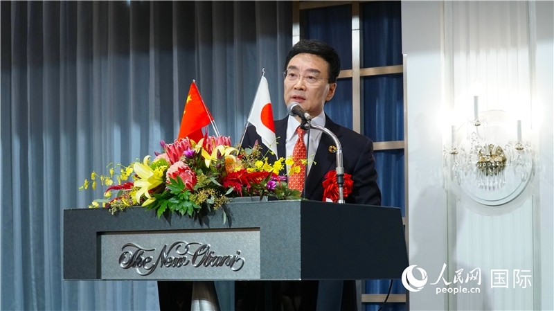 在日中國企業(yè)協(xié)會會長王家馴致祝酒詞。人民網(wǎng) 蔣曉辰攝