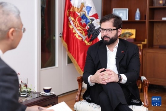 10月17日，智利總統(tǒng)博里奇在北京接受新華社記者專(zhuān)訪。新華社記者 呂帥 攝