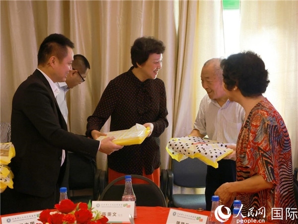 當(dāng)?shù)貢r(shí)間10月23日，國務(wù)院僑務(wù)辦公室主任陳旭在巴西華人文化交流協(xié)會(huì)會(huì)館出席里約僑界舉辦的重陽節(jié)敬老聯(lián)歡活動(dòng)。人民網(wǎng)記者 陳海琪攝