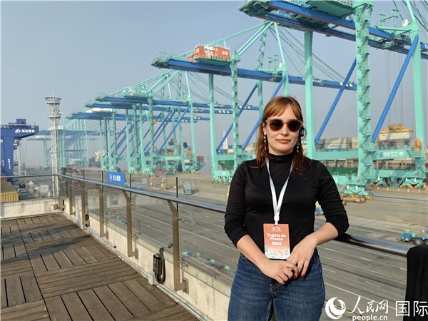 阿根廷公共電視臺(tái)記者萊蒂西亞接受采訪。人民網(wǎng)記者 符園園攝