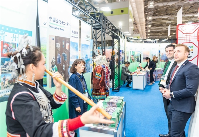 日本國(guó)際旅游博覽會(huì)中國(guó)展館的黎族非遺項(xiàng)目“鼻簫”表演。圖片由中國(guó)駐東京旅游辦事處提供