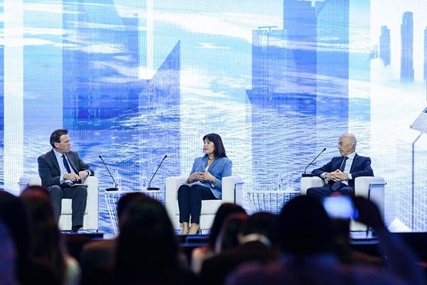 牛津大學研究全球化與發(fā)展問題的教授伊恩·戈爾?。ㄓ乙唬┍硎荆蚋窬值淖兓墙Y(jié)構(gòu)性的，各國特別是西方國家必須順應變化。迪拜商會供圖