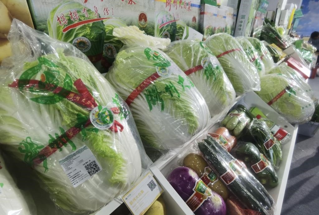 圖為本屆農(nóng)交會(huì)現(xiàn)場(chǎng)展示的膠州大白菜等蔬菜。新華社記者王凱攝