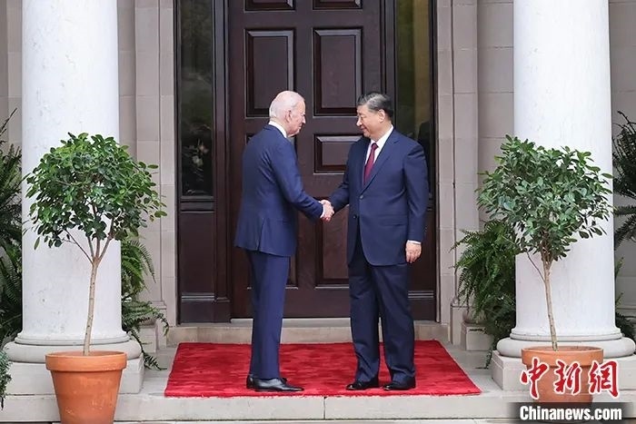 當(dāng)?shù)貢r(shí)間11月15日，中國(guó)國(guó)家主席習(xí)近平在美國(guó)舊金山斐洛里莊園同美國(guó)總統(tǒng)拜登舉行中美元首會(huì)晤。中新社記者 盛佳鵬 攝