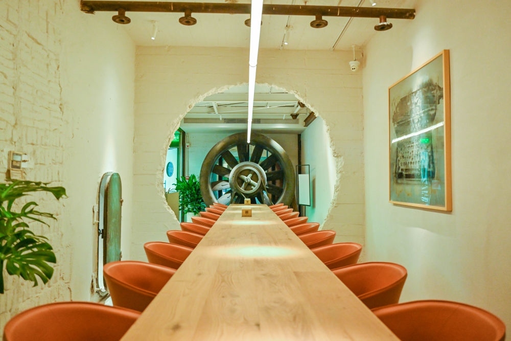 “絲聯(lián)166”園區(qū)內(nèi)保留工業(yè)遺存的咖啡館。（受訪者供圖）