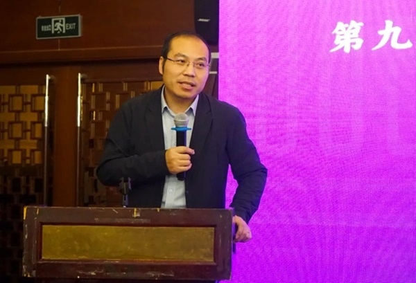 清華大學(xué)社會(huì)科學(xué)學(xué)院副院長(zhǎng)、政治學(xué)系長(zhǎng)聘教授孟天廣在研討會(huì)上總結(jié)發(fā)言。主辦方供圖