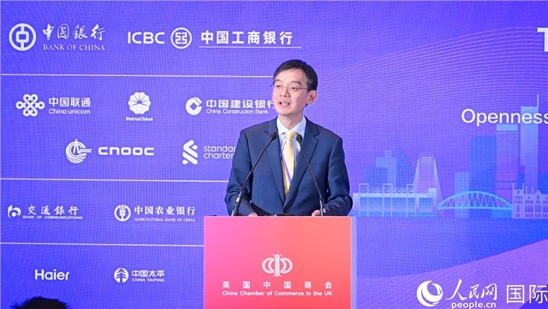 1. 英國中國商會會長、中國銀行倫敦分行行長方文建 致歡迎辭。郭錦標攝_副本