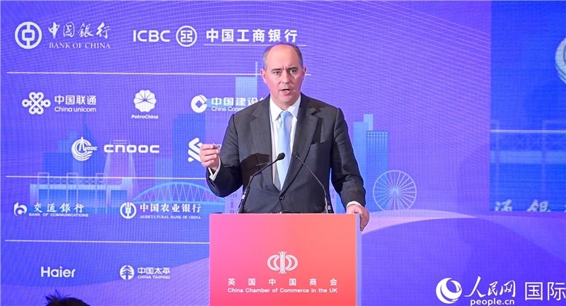 英國商業(yè)貿(mào)易部國務(wù)大臣（投資大臣）多米尼克·約翰遜與會。人民網(wǎng) 郭錦標攝