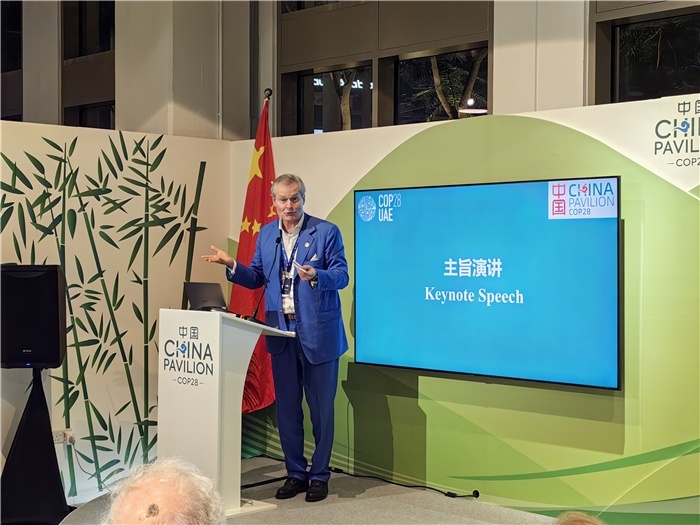 意大利都靈理工大學(xué)終身教授岡特·鮑利發(fā)言。COP28中國(guó)角供圖