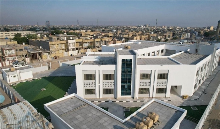 已經(jīng)完工的伊拉克瓦西特省第20號學(xué)校。該學(xué)校為合院式全功能建筑，包括教學(xué)樓，圖書室，實(shí)驗(yàn)室，保衛(wèi)室等。 趙沖攝