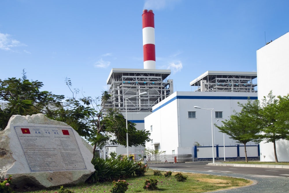 這是2021年3月24日在越南平順省拍攝的越南永新燃煤電廠一期BOT項(xiàng)目廠區(qū)。新華社發(fā)（南方電網(wǎng)越南永新公司供圖）