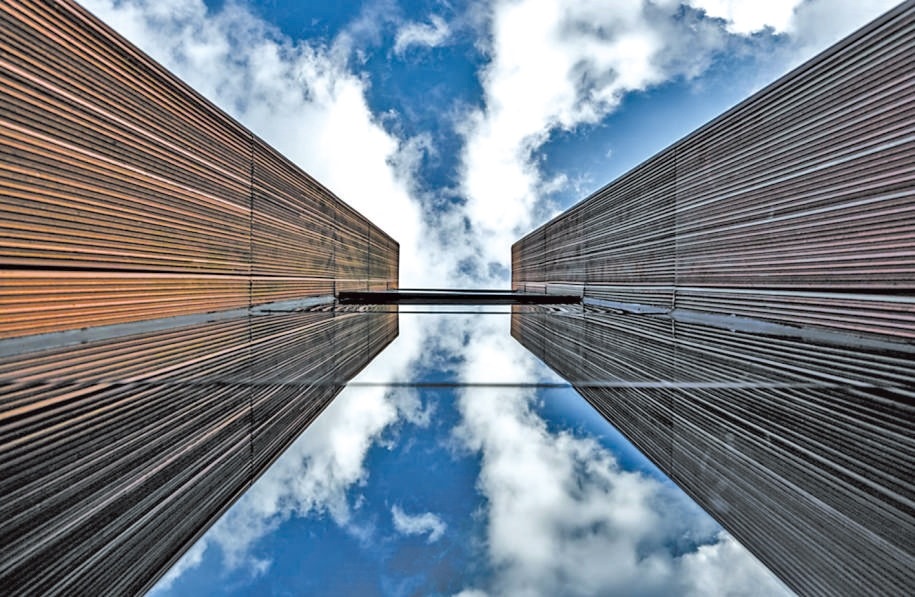  開放共享 今年9月，改造升級后的上海凝聚力工程博物館開門迎客。博物館大廳公共區(qū)域在功能提升、資源整合后，釋放更多公共服務(wù)空間，帶給市民更多新體驗。 上海某餐廳法國籍廚師 邁克爾·溫德林?jǐn)z